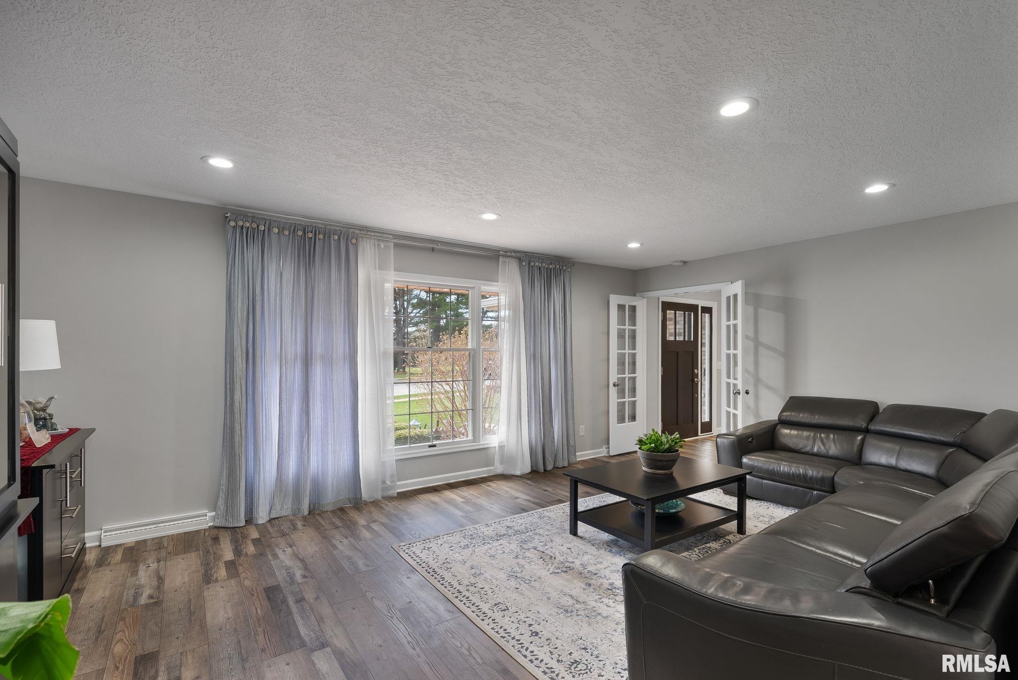 4620 Trails End Road Bettendorf, IA 52722 - Photo 6 of 70