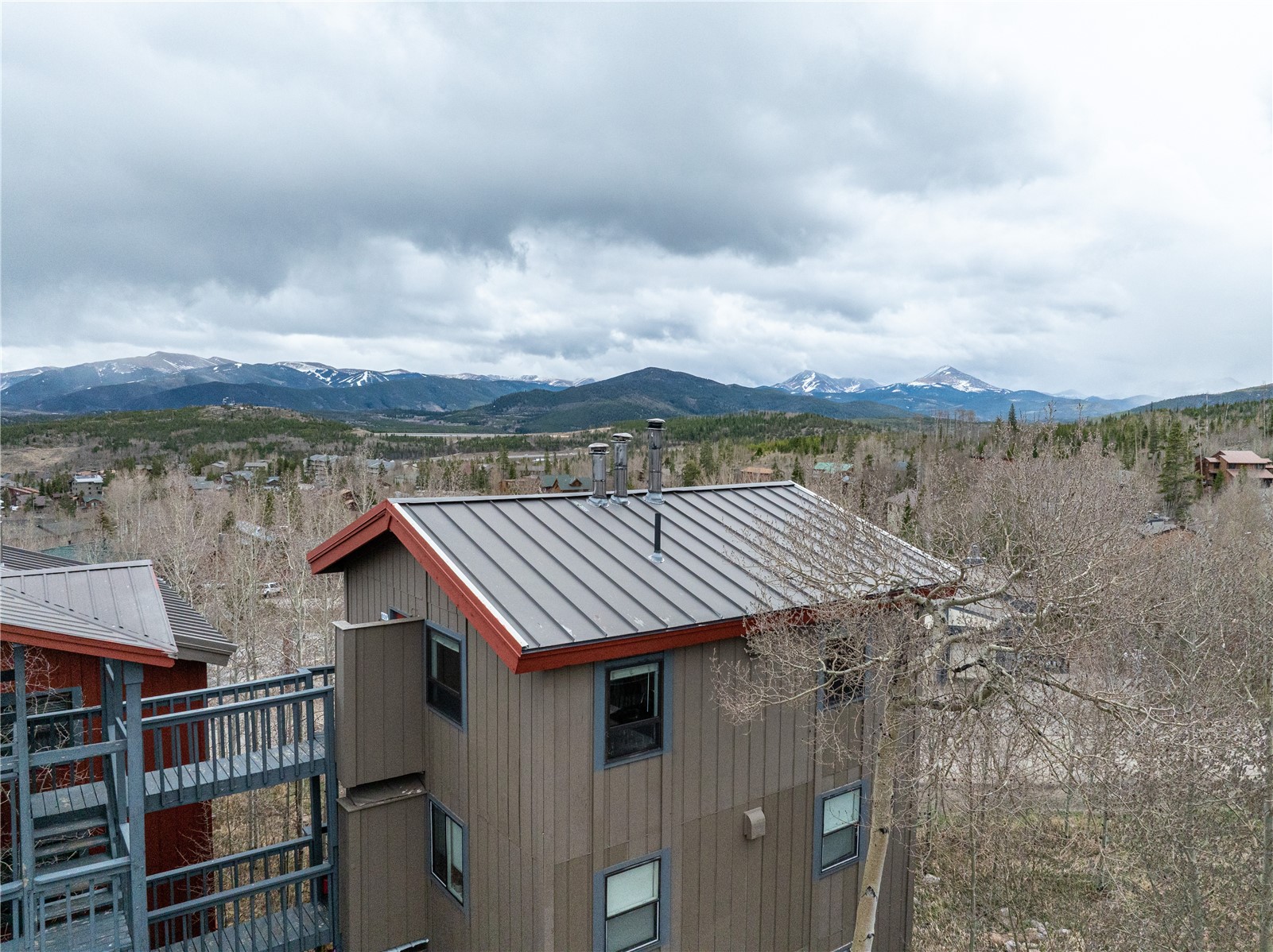 809 Ryan Gulch Road, Unit 809 Silverthorne, CO 80498 - Photo 3 of 18 a roof deck with table and chairs