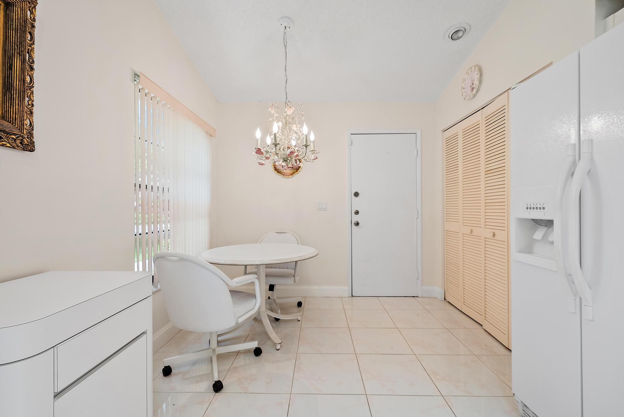 8368 Sunmeadow Lane Boca Raton, FL 33496 - Photo 12 of 29 Breakfast nook