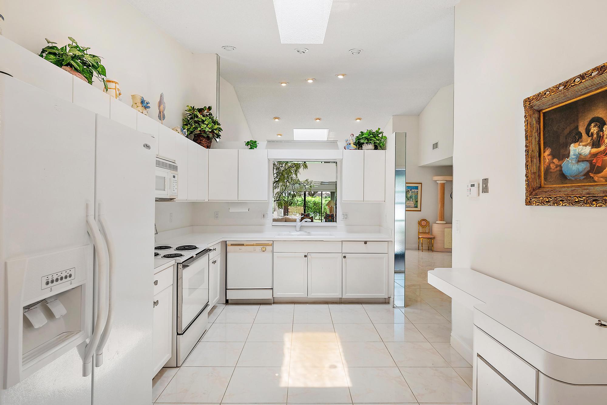 8368 Sunmeadow Lane Boca Raton, FL 33496 - Photo 13 of 29 Kitchen