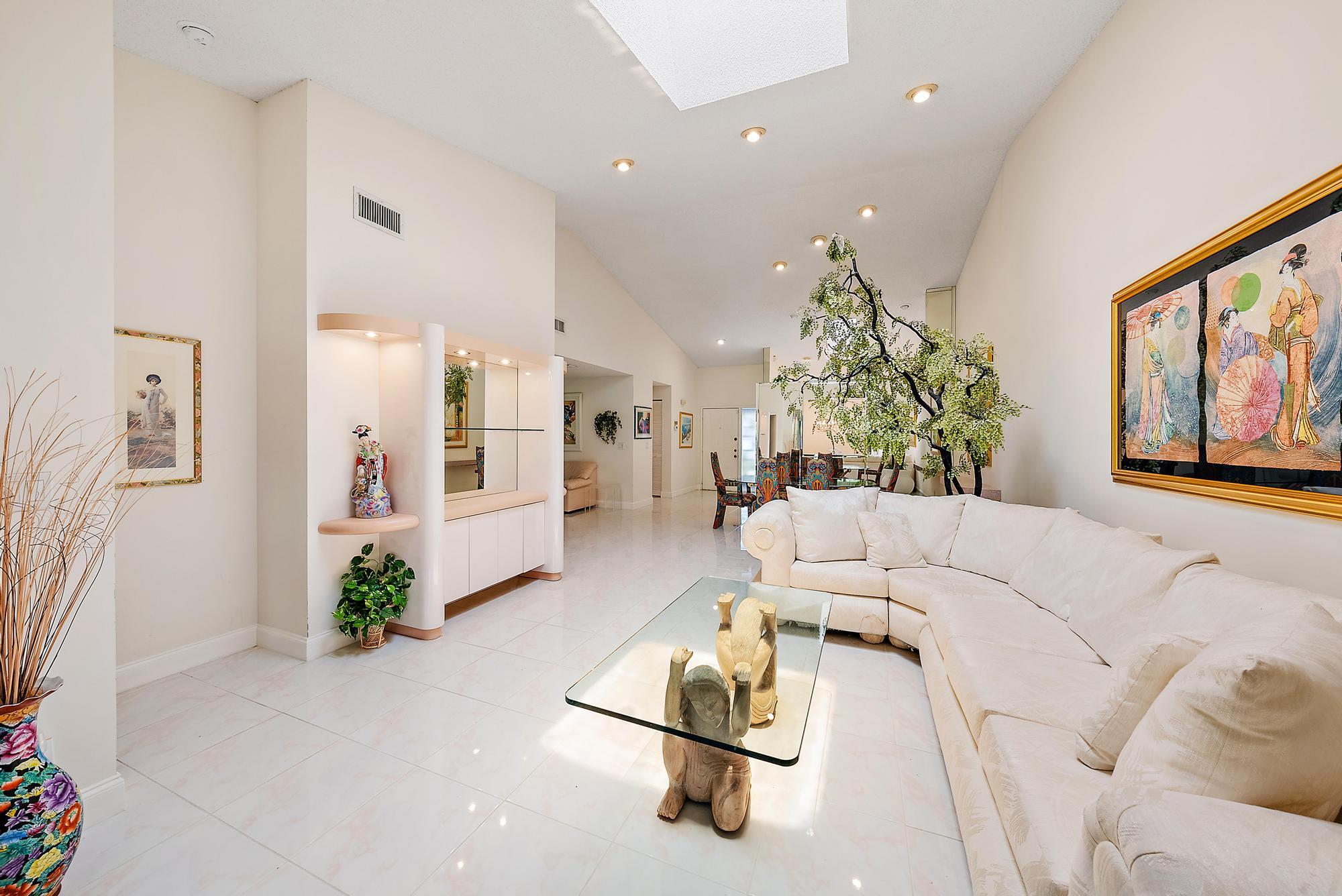 8368 Sunmeadow Lane Boca Raton, FL 33496 - Photo 8 of 29 Living Room