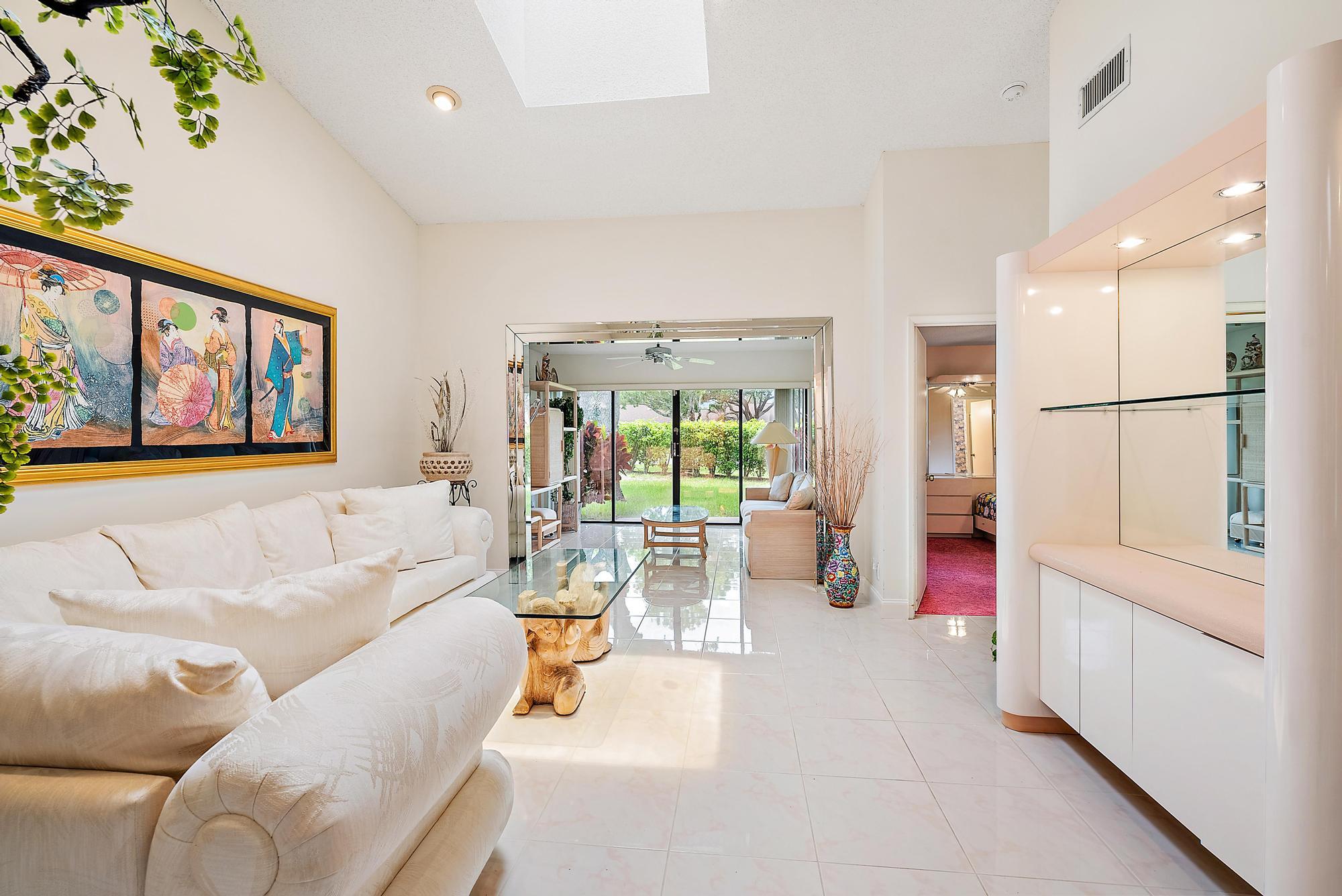 8368 Sunmeadow Lane Boca Raton, FL 33496 - Photo 9 of 29 Living Room