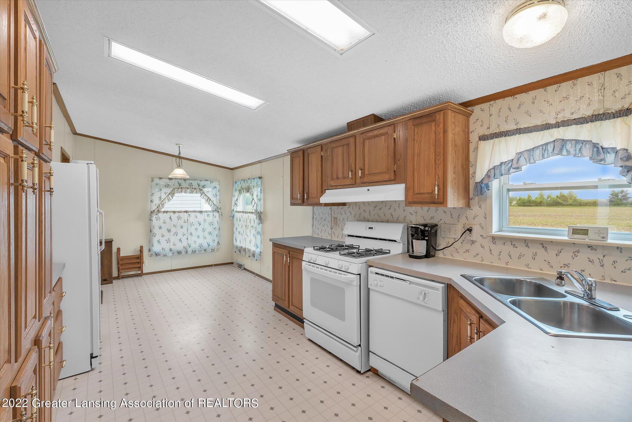 9190 Camden Road Pittsford, MI 49271 - Photo 3 of 45 15-9190-Camden-Rd-WindowStill-Real-Estat