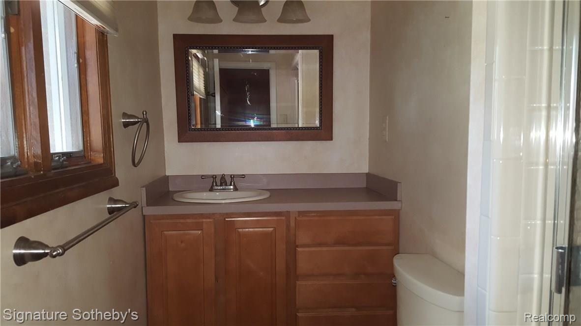 28020 Brandywine Road Farmington, MI 48334 - Photo 12 of 12 brandywine master bathroom.jpg