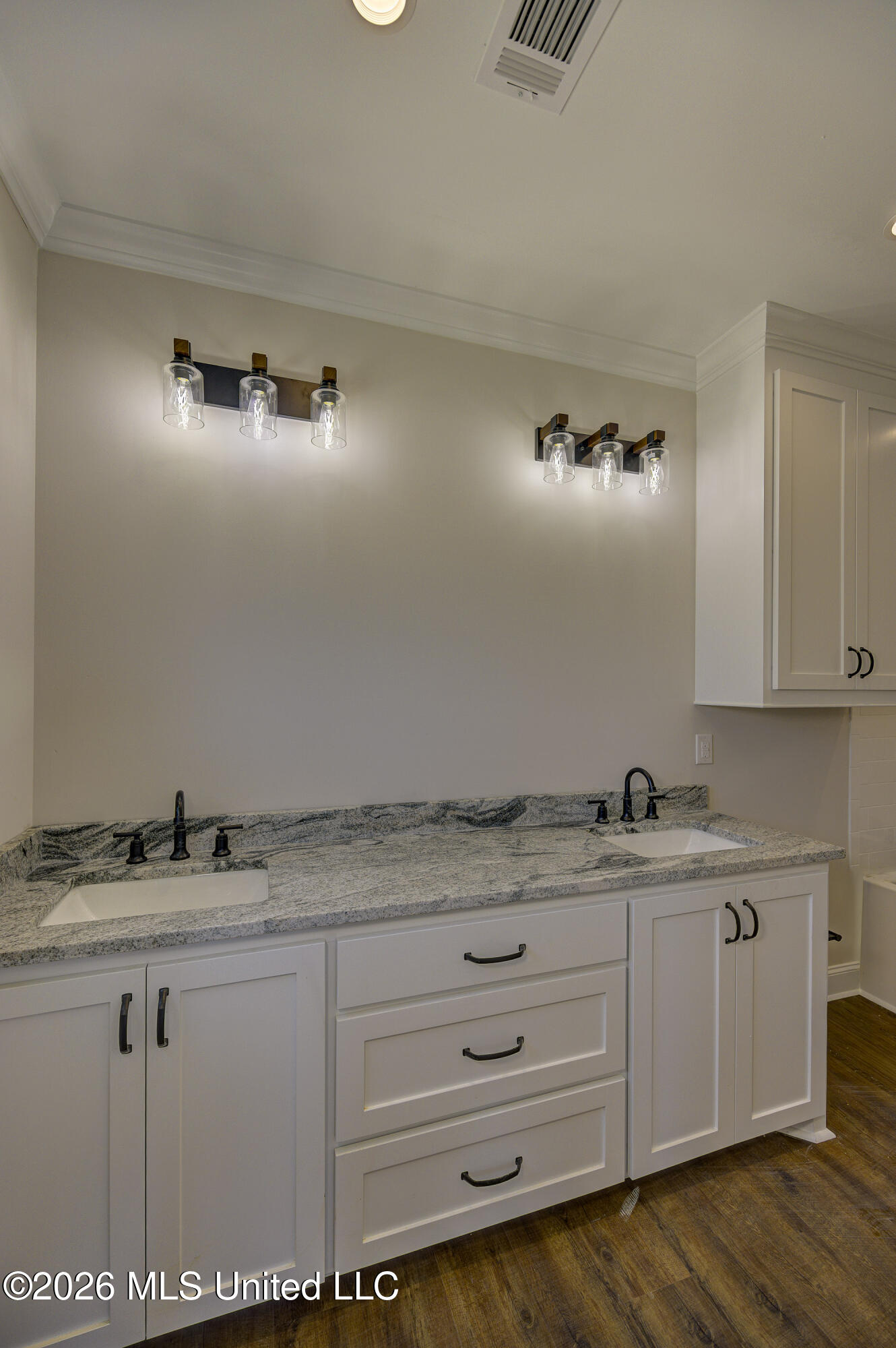 2412 Eagle Lake Shore Road Vicksburg, MS 39183 - Photo 16 of 30 Primary Bathroom 1-2