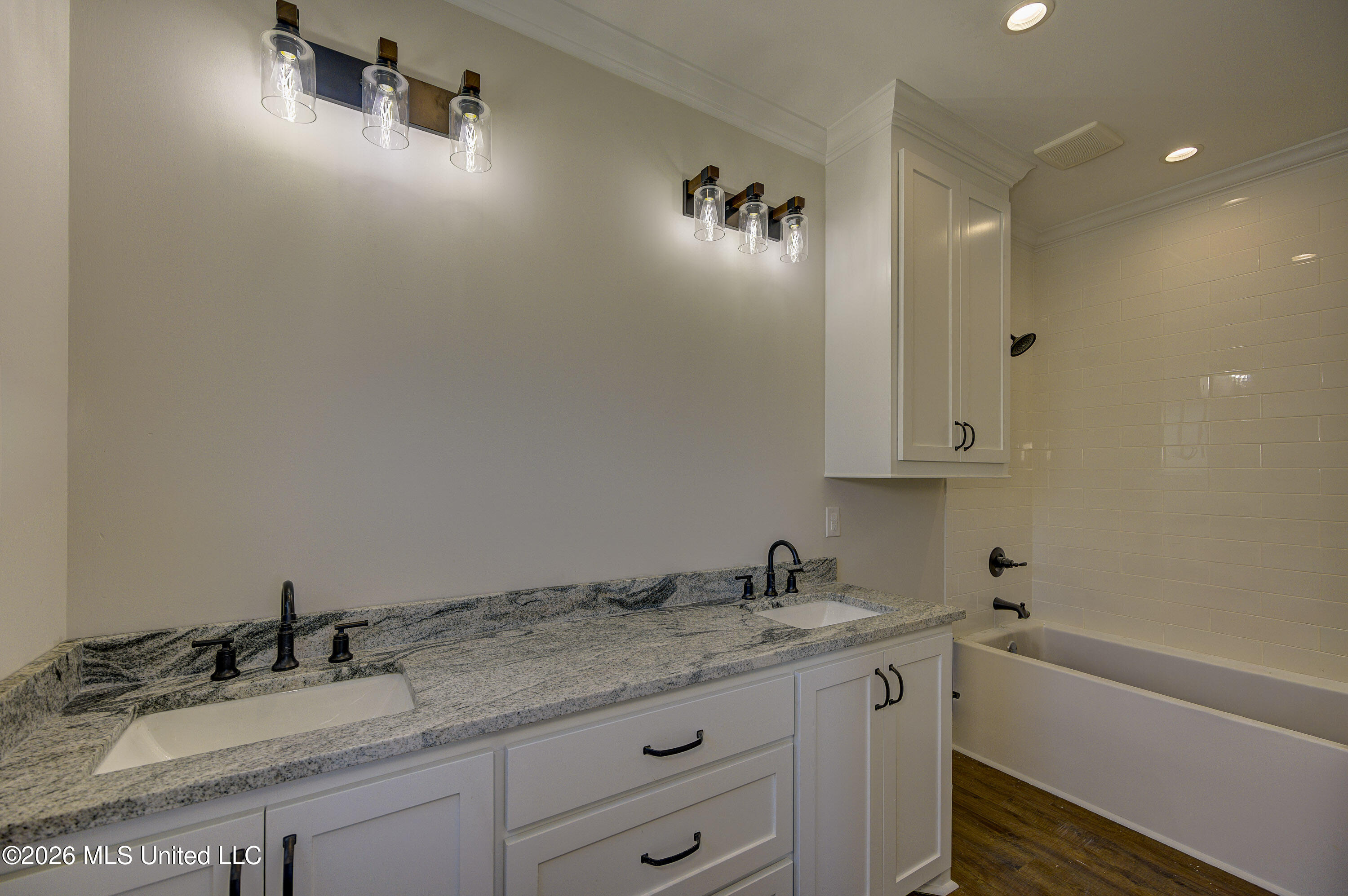 2412 Eagle Lake Shore Road Vicksburg, MS 39183 - Photo 19 of 30 Primary Bathroom 2-2