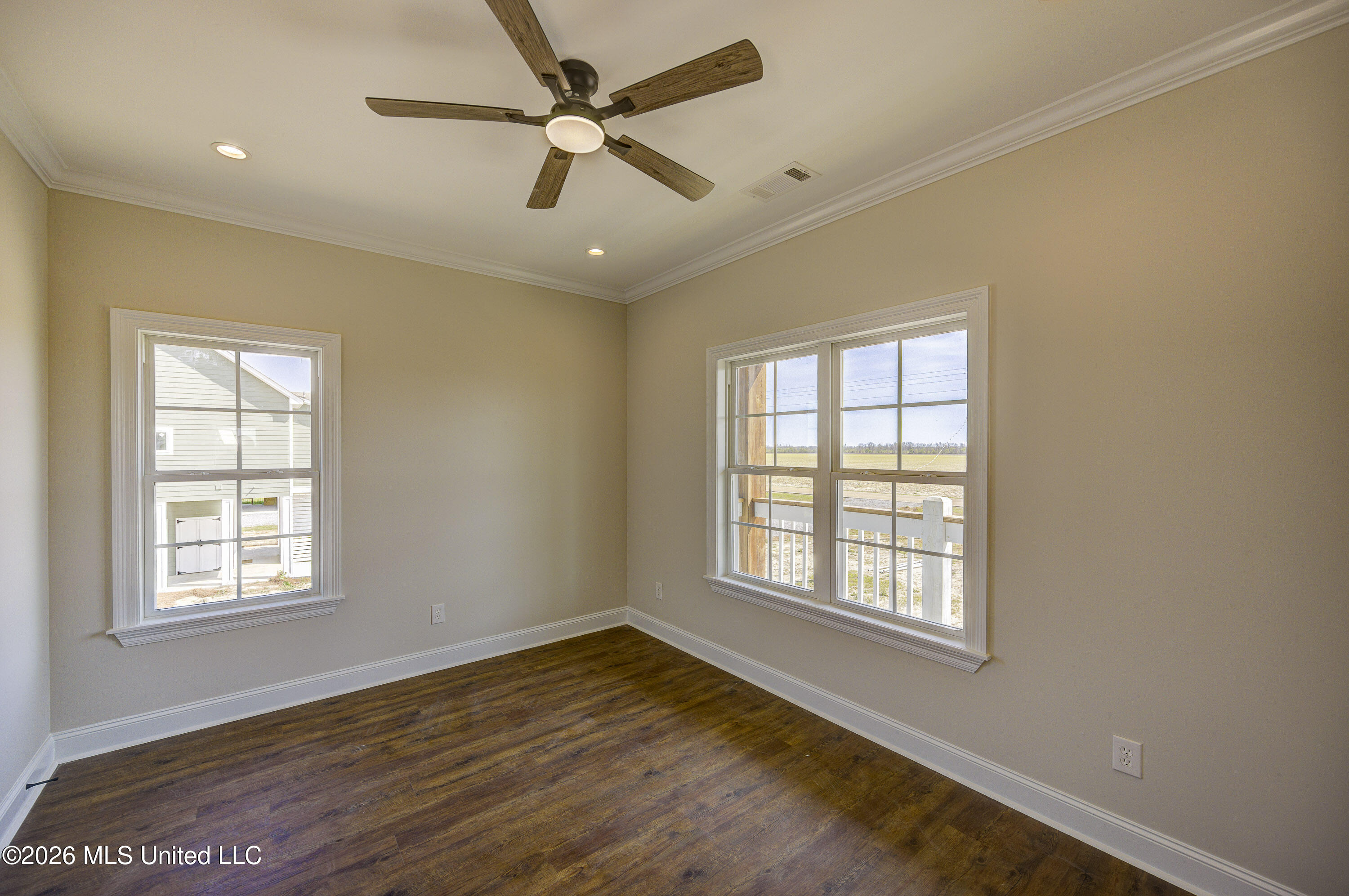 2412 Eagle Lake Shore Road Vicksburg, MS 39183 - Photo 20 of 30 Third Bedroom