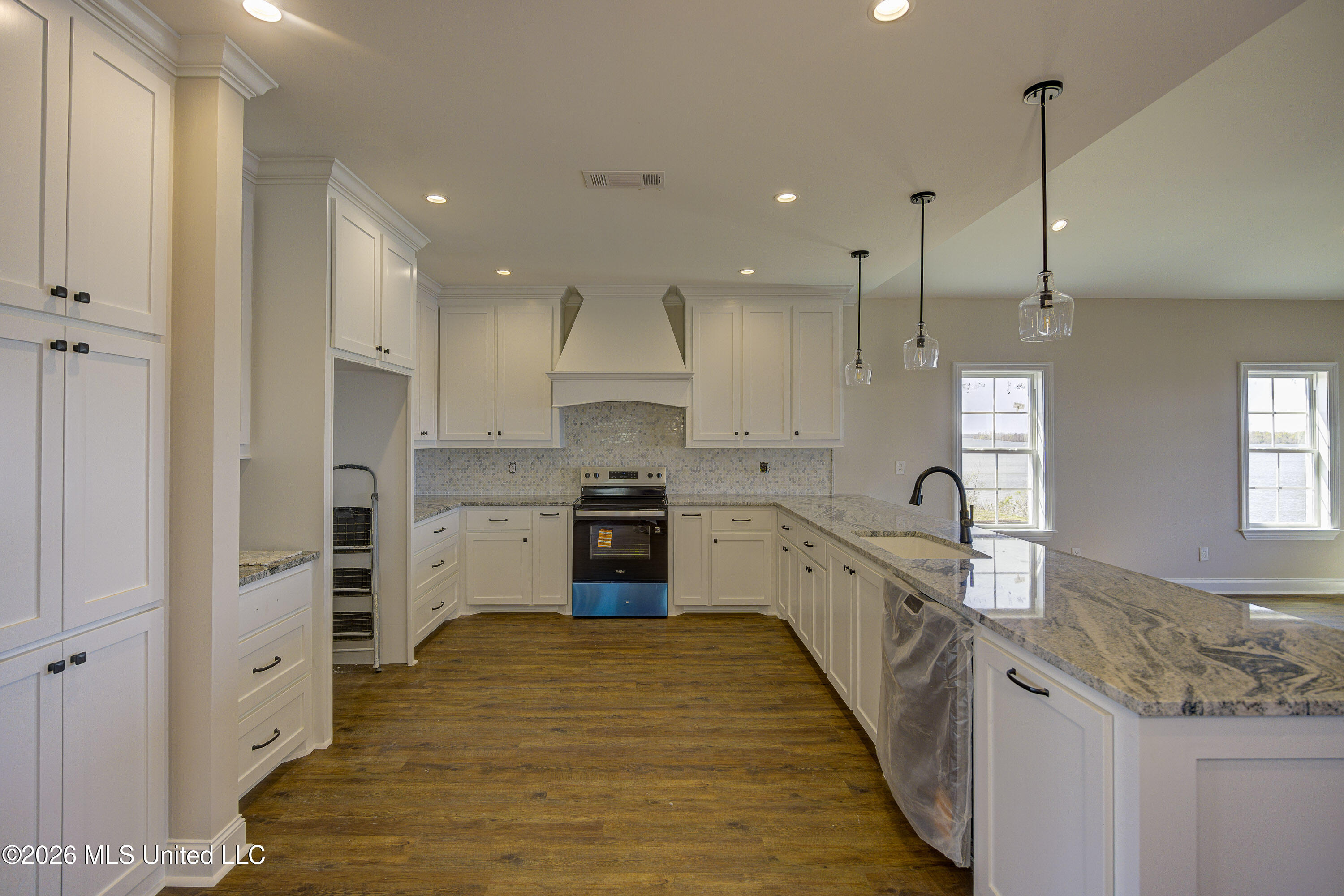 2412 Eagle Lake Shore Road Vicksburg, MS 39183 - Photo 8 of 30 Open Kitchen 2-2