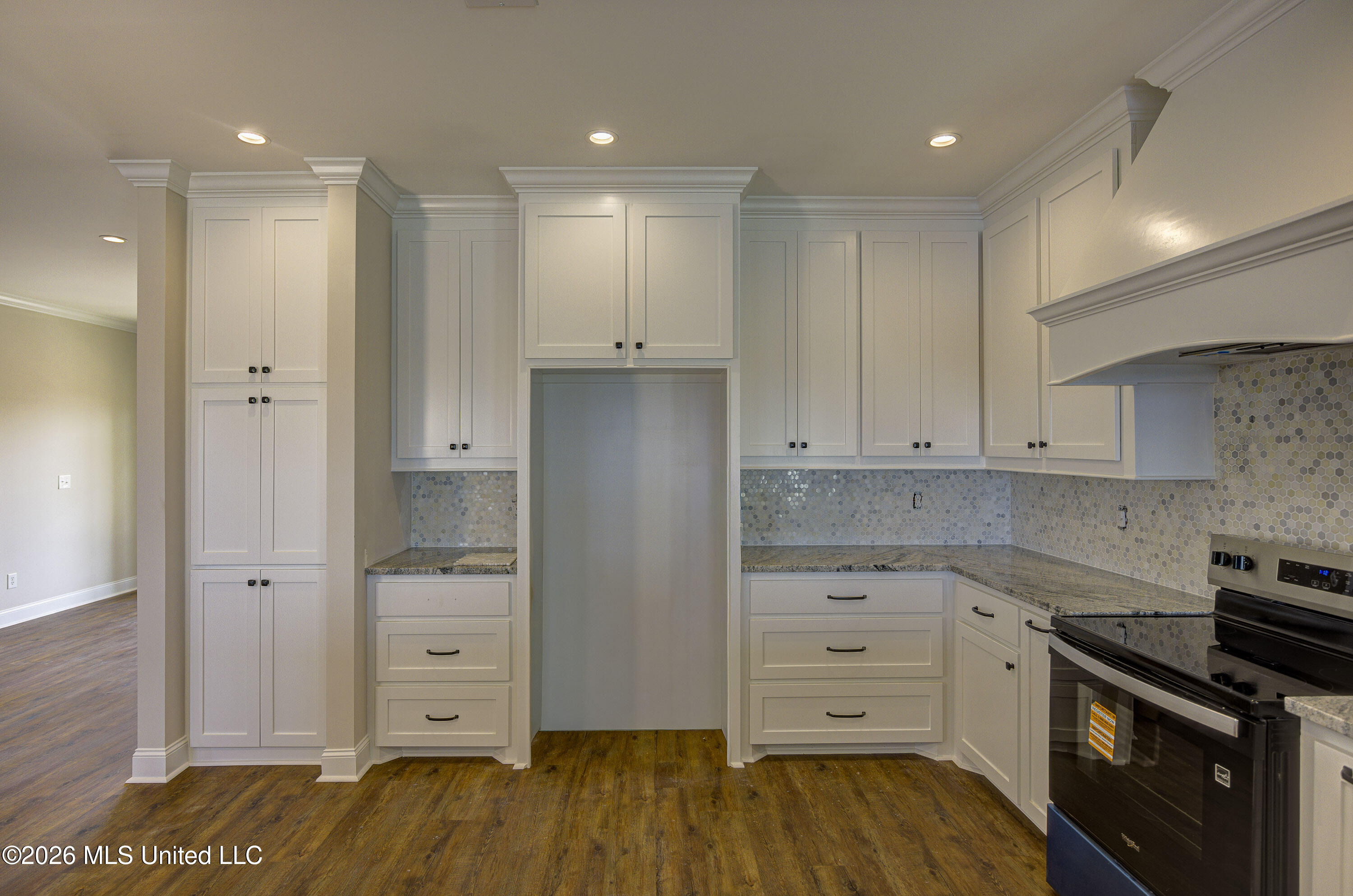 2412 Eagle Lake Shore Road Vicksburg, MS 39183 - Photo 9 of 30 Open Kitchen 3-2
