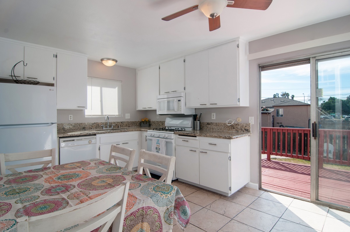 442 Felicita Avenue Spring Valley, CA 91977 - Photo 4 of 12 Gas range and full size laundry in kitchen