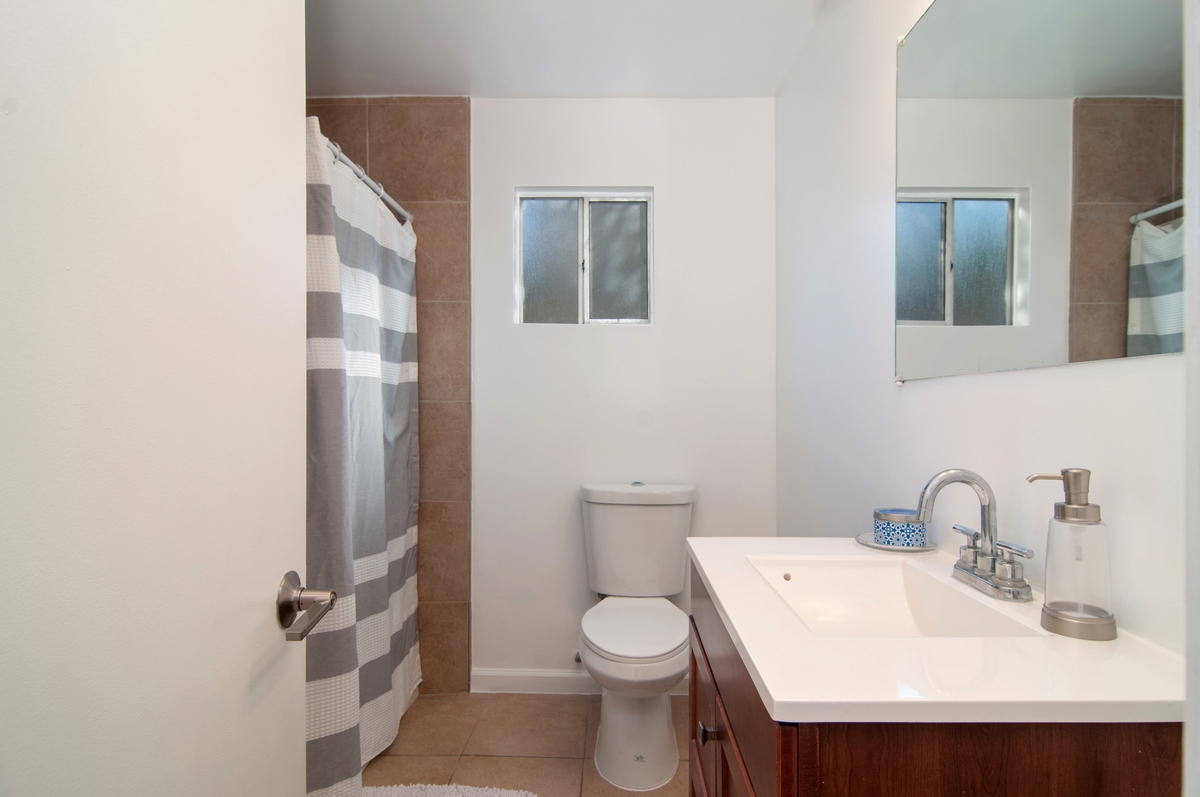 442 Felicita Avenue Spring Valley, CA 91977 - Photo 6 of 12 Guest bathroom