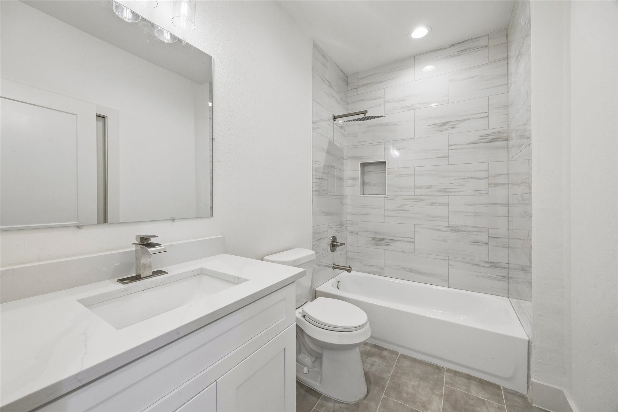 5508 Hardy Street Houston, TX 77009 - Photo 25 of 31 a bathroom with a sink a toilet and a bathtub