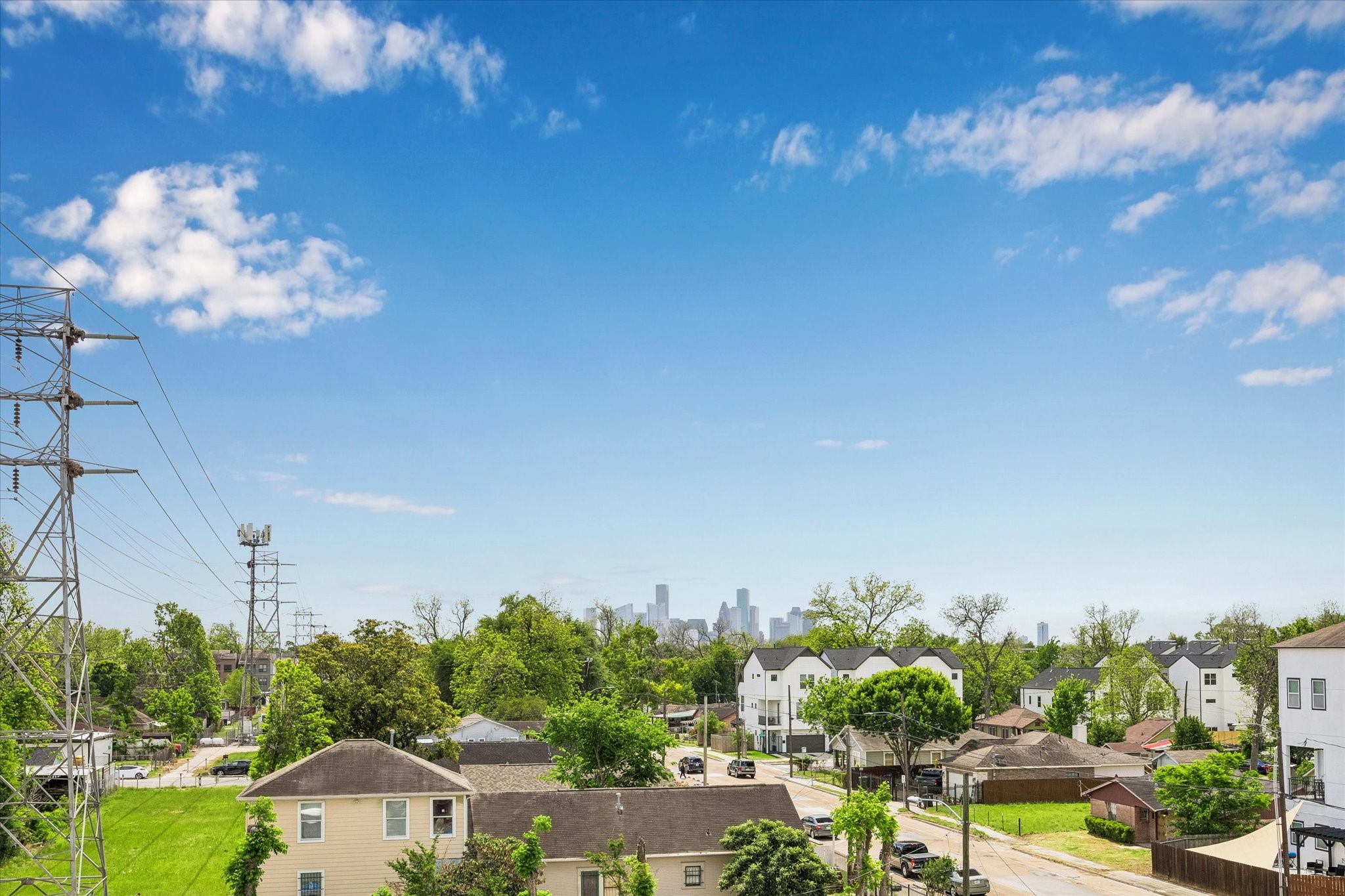 5508 Hardy Street Houston, TX 77009 - Photo 30 of 31 a view of a lake with a building in the background