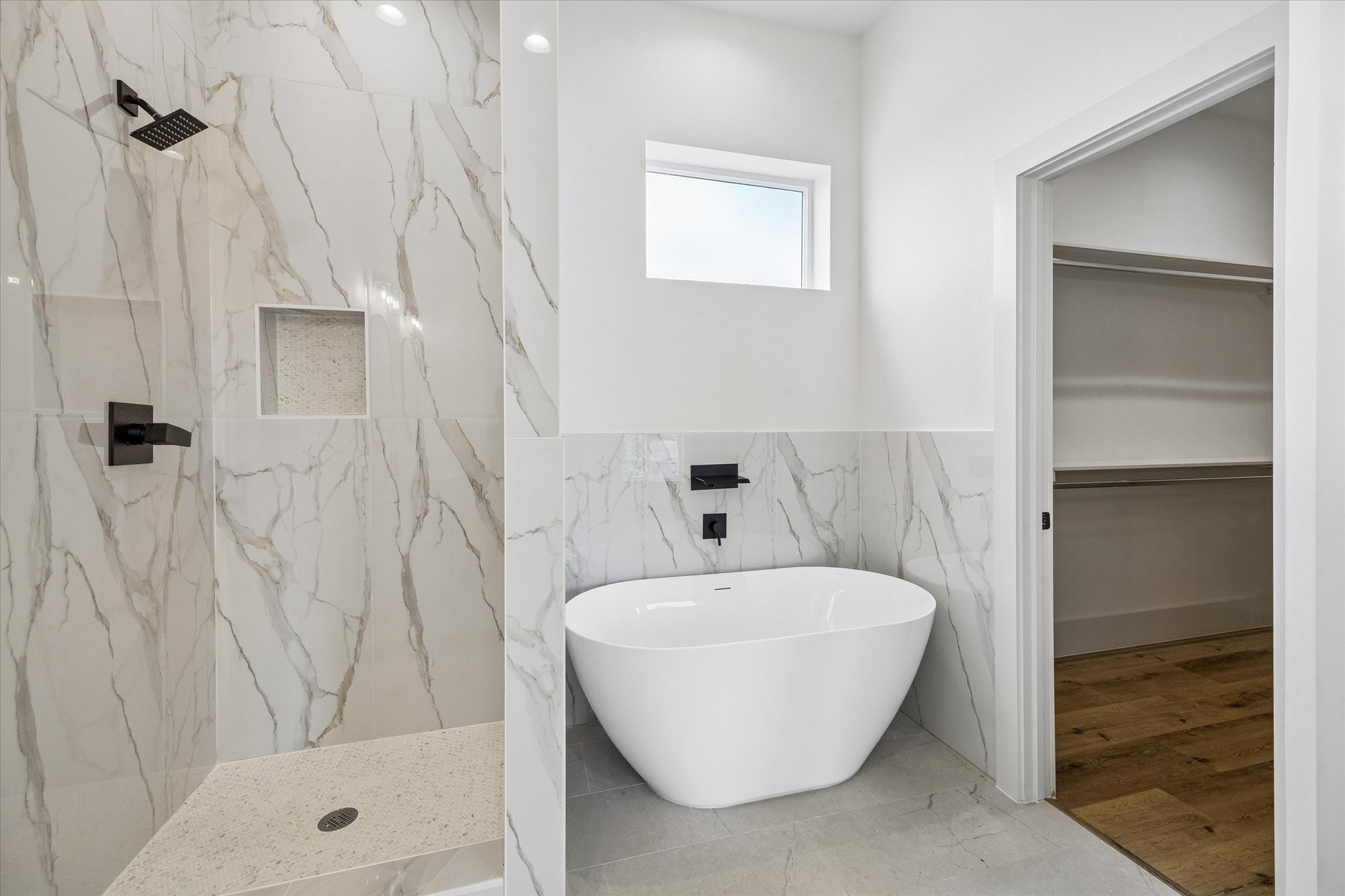 5508 Hardy Street Houston, TX 77009 - Photo 5 of 31 a bathroom with a bathtub and shower