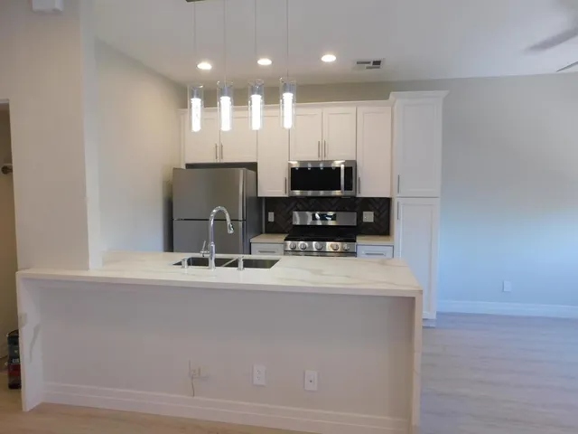 $3,000 | 116 Maegan Place, Unit 11, Thousand Oaks, CA 91362