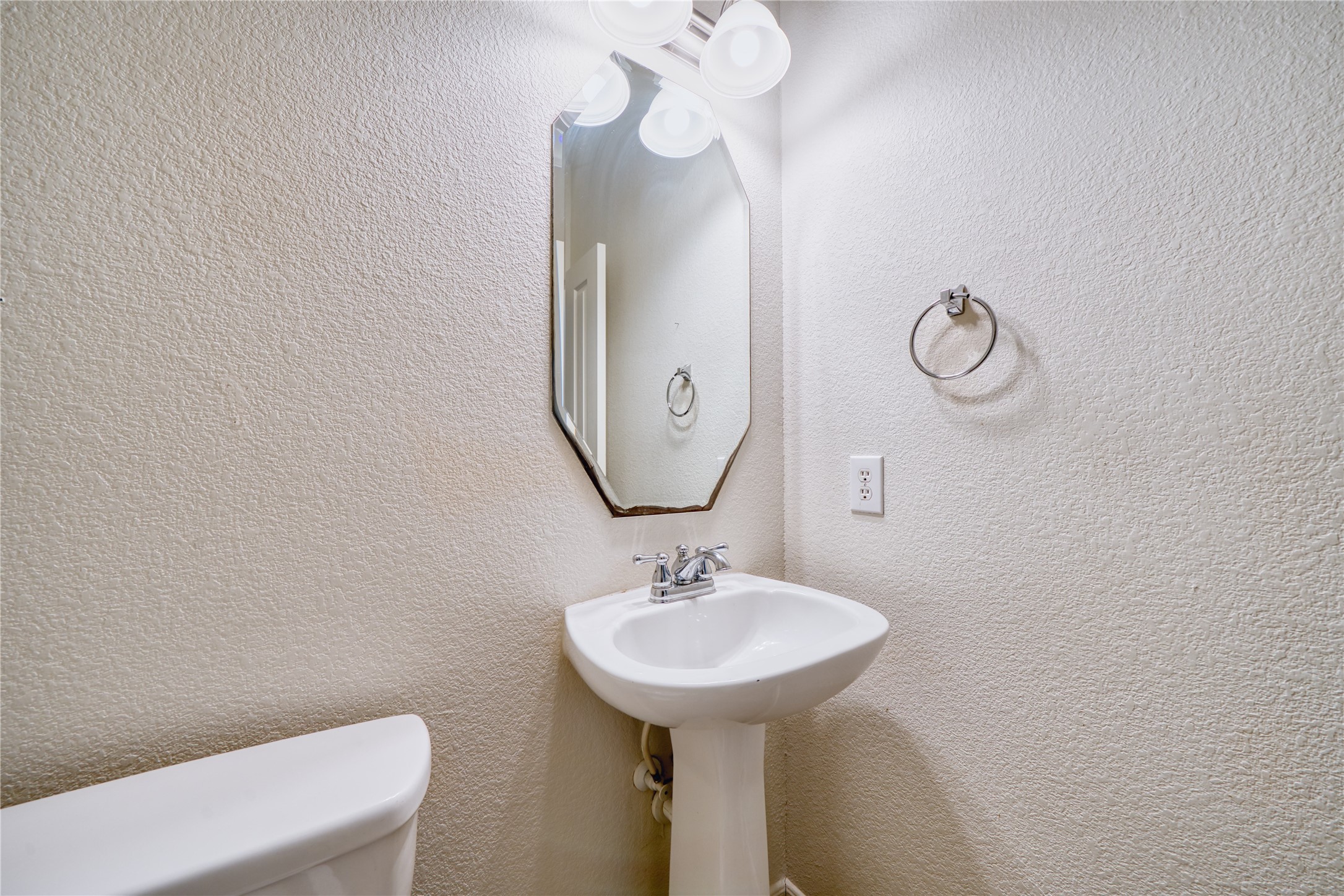 6610 Autumn Sunset Lane Spring, TX 77379 - Photo 19 of 45 a bathroom with a sink a mirror and toilet