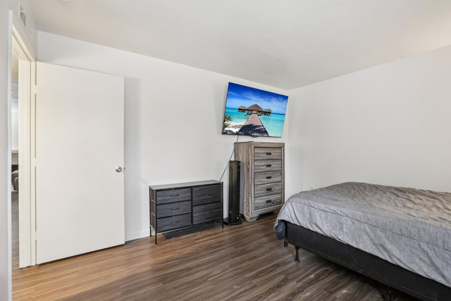 3700 Tully Road, Unit 57 Modesto, CA 95356 - Photo 17 of 34 a living room with furniture and a flat screen tv