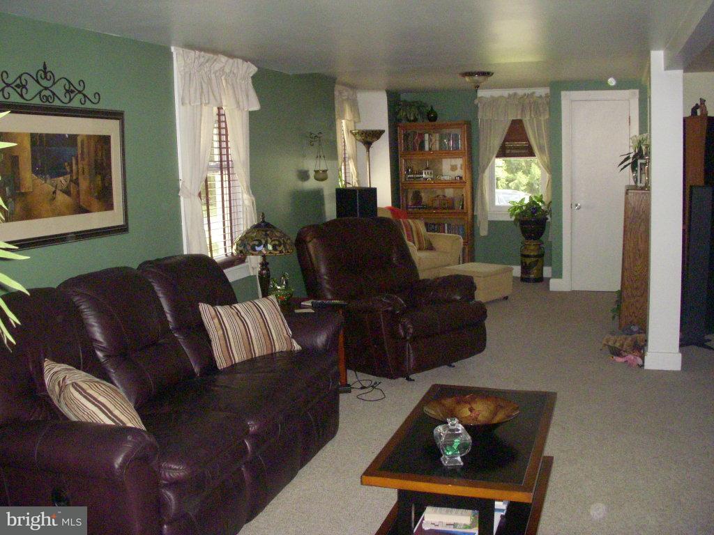 2051 Pennwick Road Lancaster, PA 17601 - Photo 2 of 15