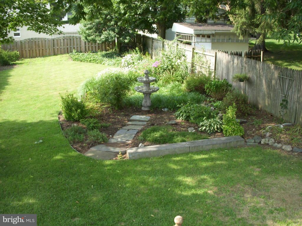 2051 Pennwick Road Lancaster, PA 17601 - Photo 9 of 15