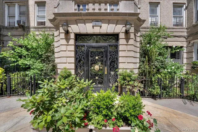 $299,000 | 811 Walton Avenue, Unit C15 | Concourse Village