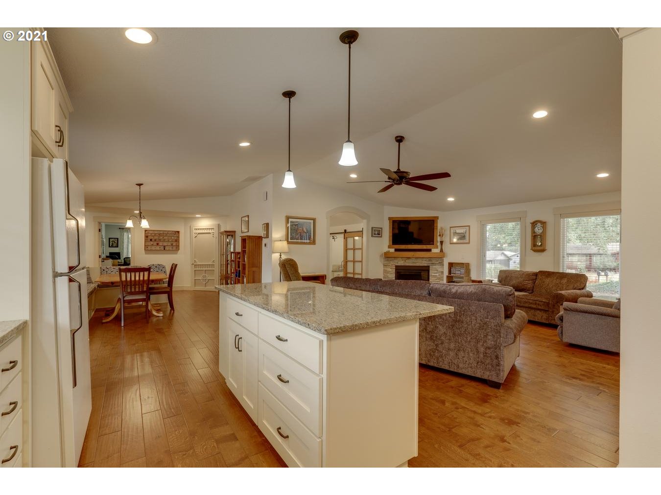16660 South Beckman Road Oregon City, OR 97045 - Photo 9 of 31 Gallery Image 9