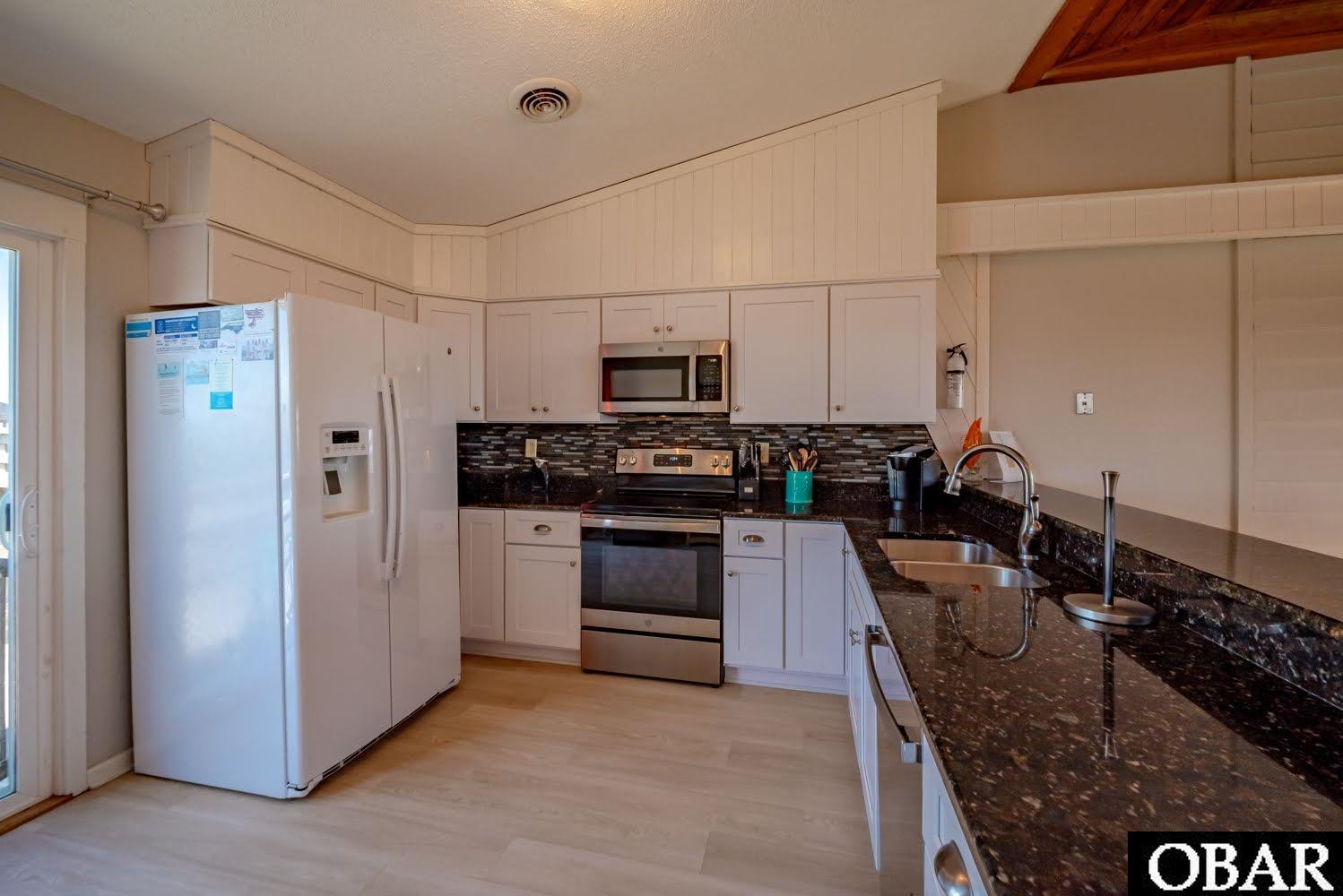 10317 South Old Oregon Inlet Road Nags Head, NC 27959 - Photo 37 of 50 Tile Backsplash