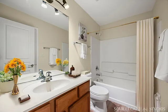 $275,000 | 2464 Emily Lane, Elgin, IL 60124