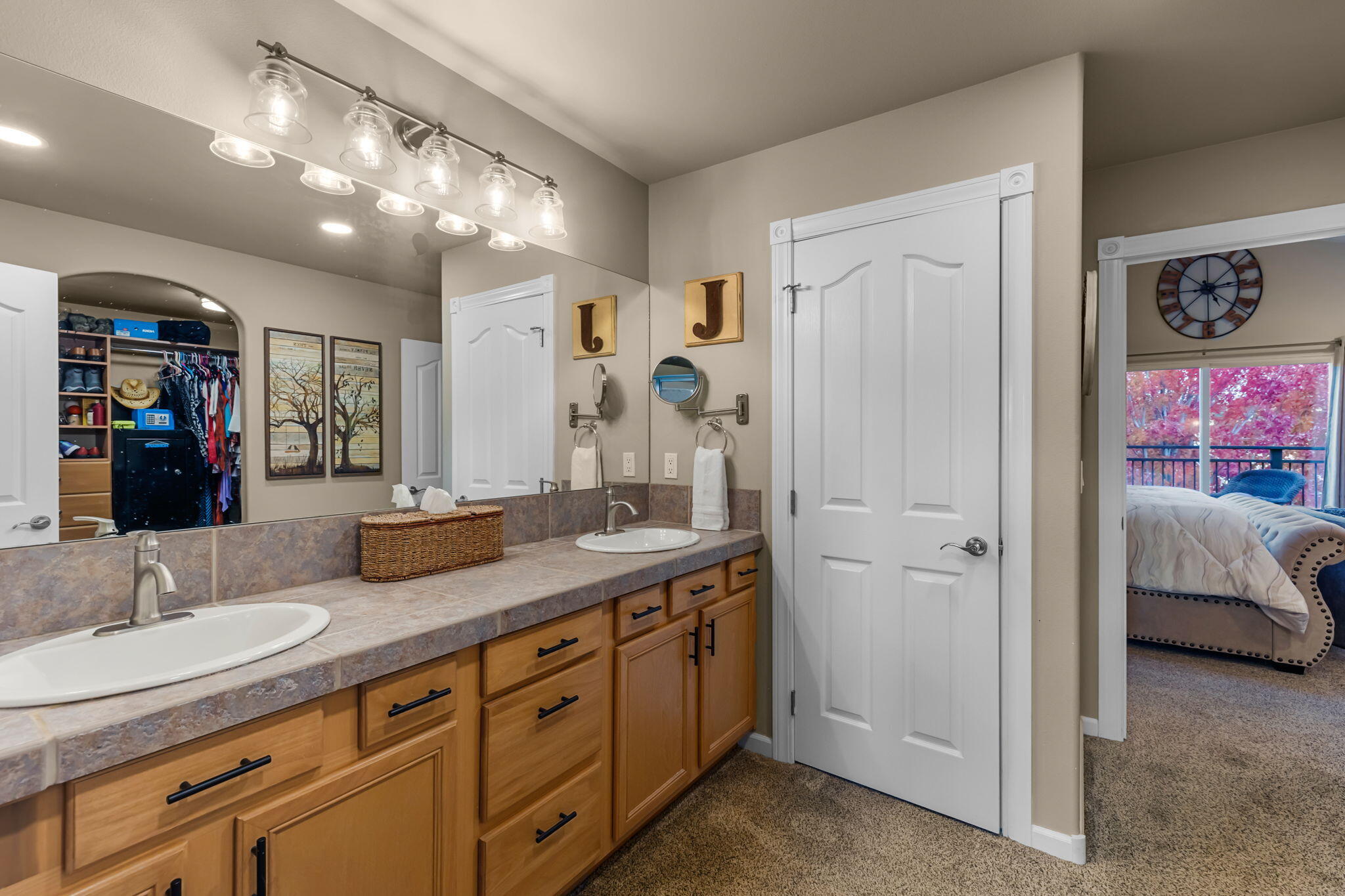 61146 Ridge Falls Place Bend, OR 97702 - Photo 28 of 51 Primary ensuite