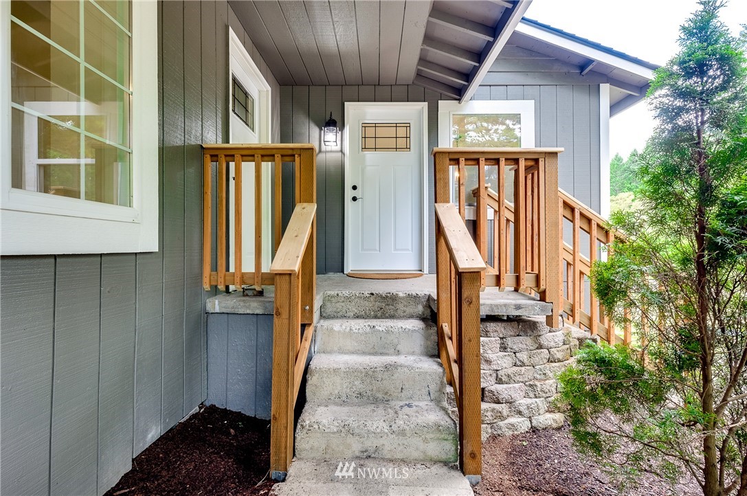 4228 Sunnyslope Road Southwest Port Orchard, WA 98367 - Photo 3 of 36 Gallery Image 3