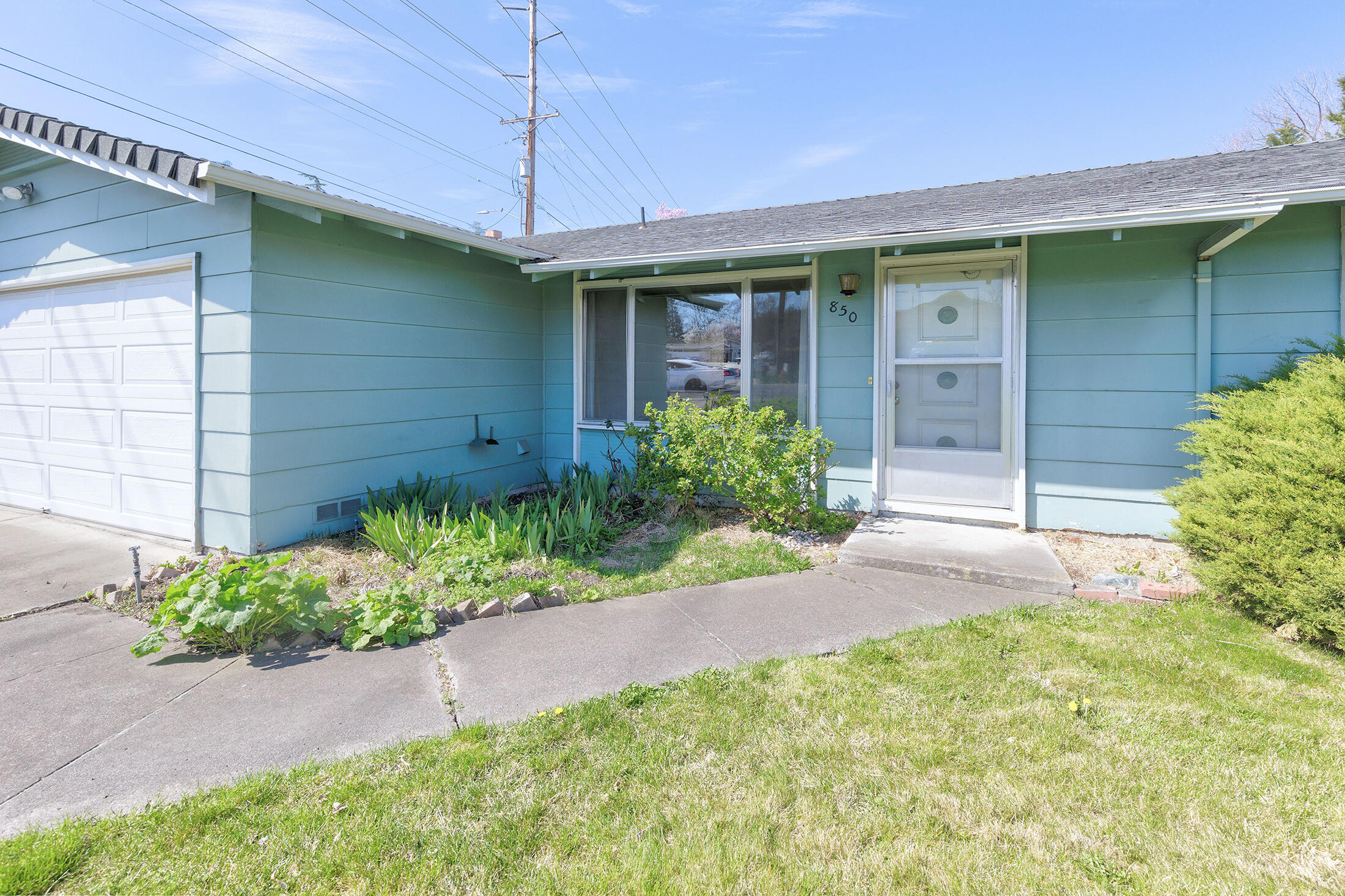 850 Crestbrook Road Medford, OR 97504 - Photo 5 of 28 crestbrook005