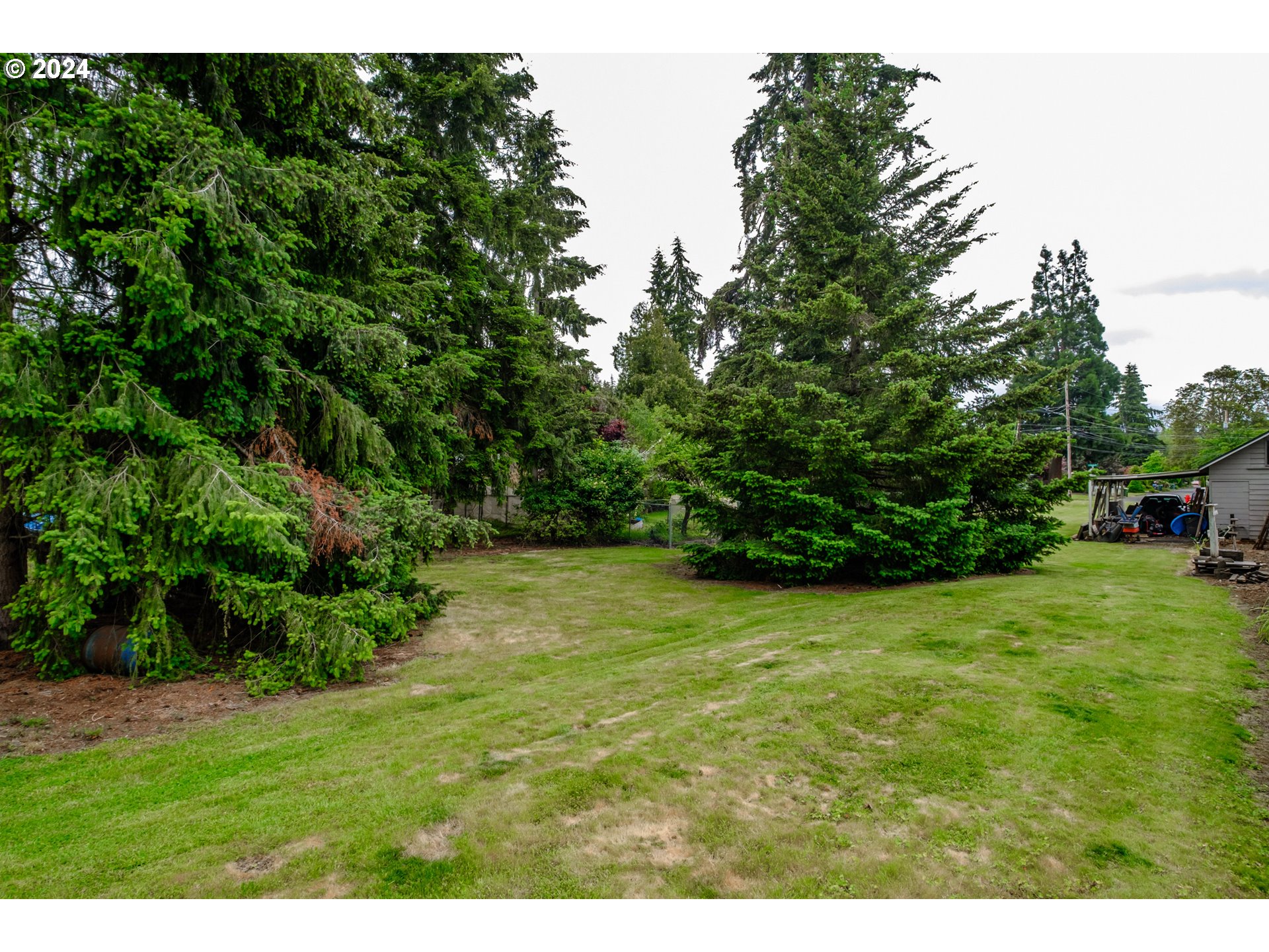 Cowing Silverton, OR 97381 - Photo 24 of 27 a view of a backyard with a garden