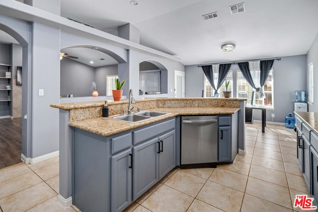 9516 Mendiburu Road California City, CA 93505 - Photo 9 of 32