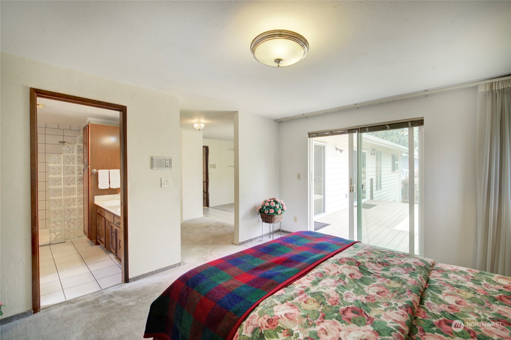 432 Olympic Avenue Edmonds, WA 98020 - Photo 14 of 34 a bedroom with a bed and a large mirror