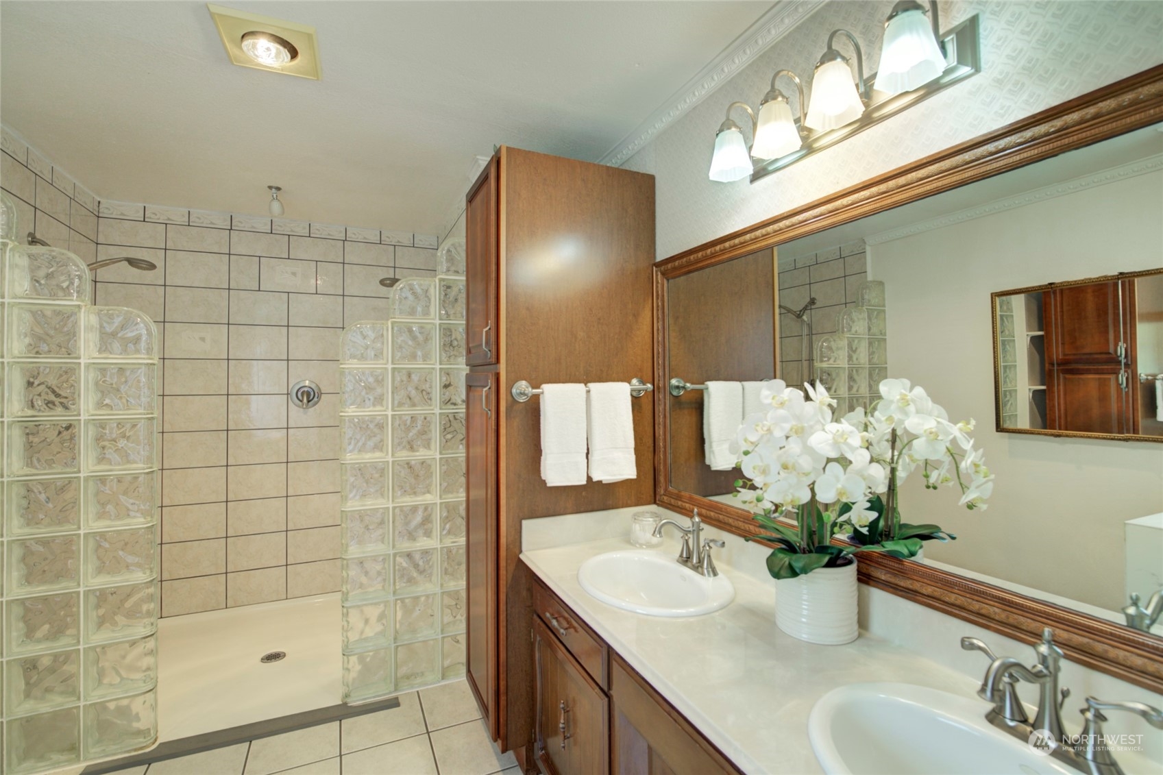 432 Olympic Avenue Edmonds, WA 98020 - Photo 15 of 34 a bathroom with a sink shower and a mirror
