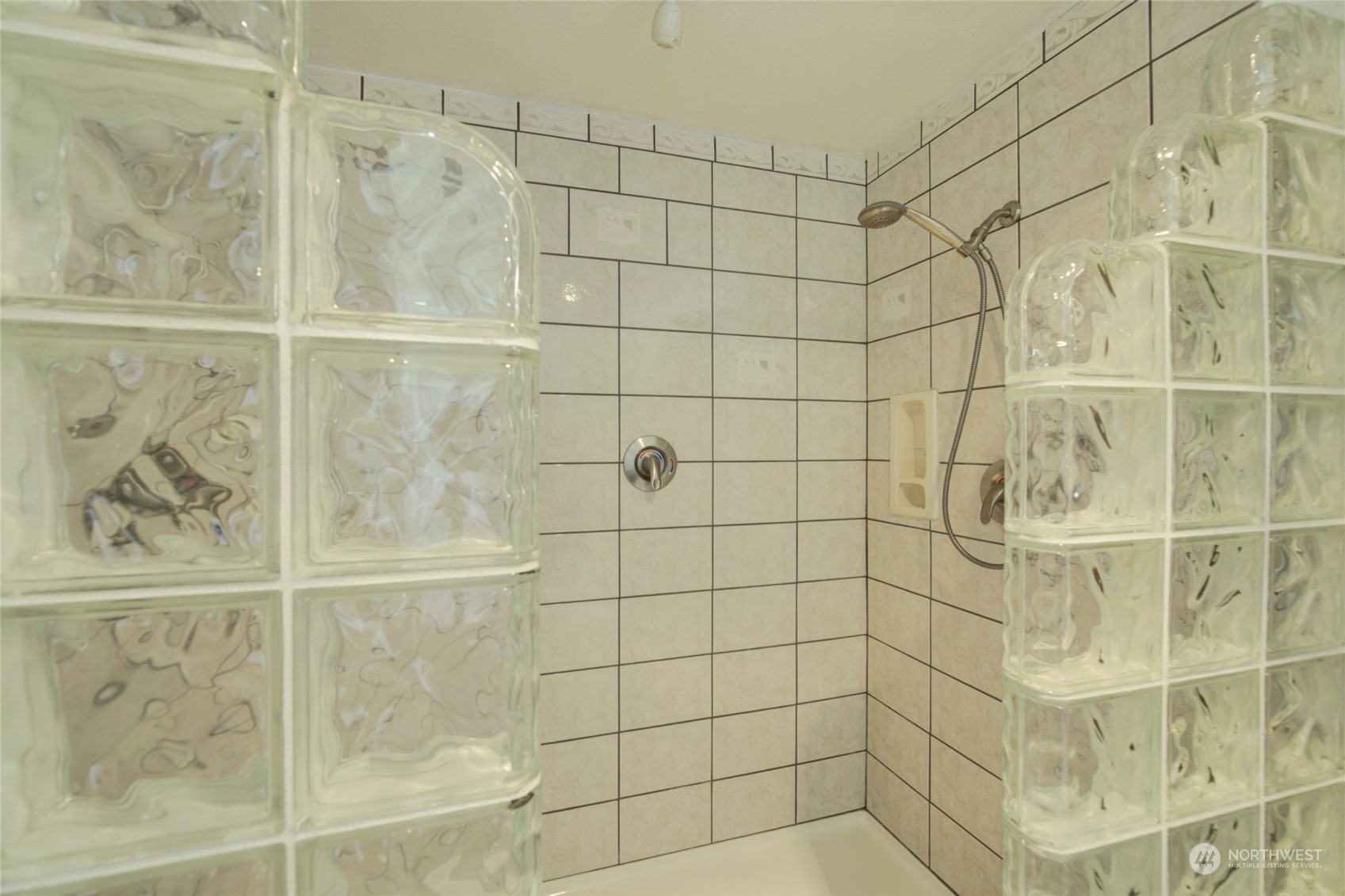 432 Olympic Avenue Edmonds, WA 98020 - Photo 16 of 34 a bathroom with a shower