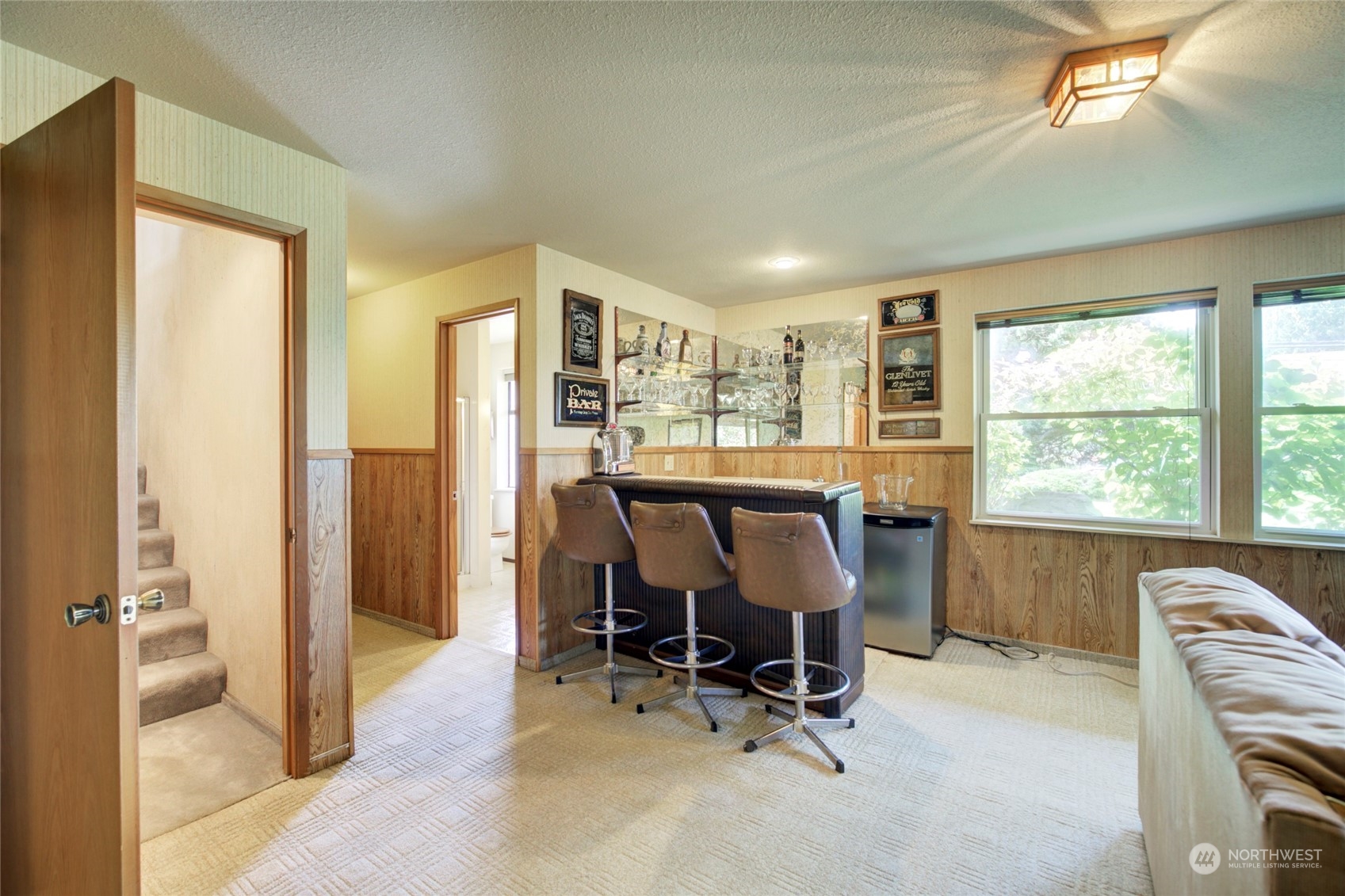 432 Olympic Avenue Edmonds, WA 98020 - Photo 20 of 34 a view of a workspace with furniture and a window