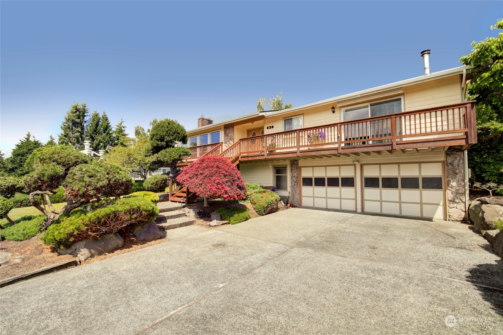 432 Olympic Avenue Edmonds, WA 98020 - Photo 2 of 34 a view of a house with a yard