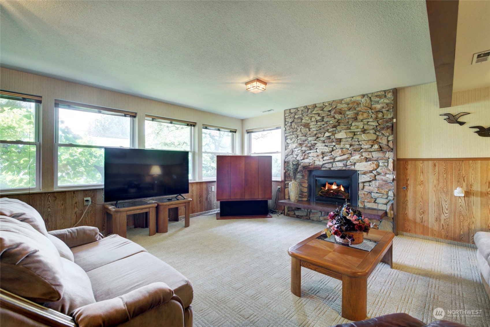 432 Olympic Avenue Edmonds, WA 98020 - Photo 23 of 34 a living room with furniture a flat screen tv and a fireplace