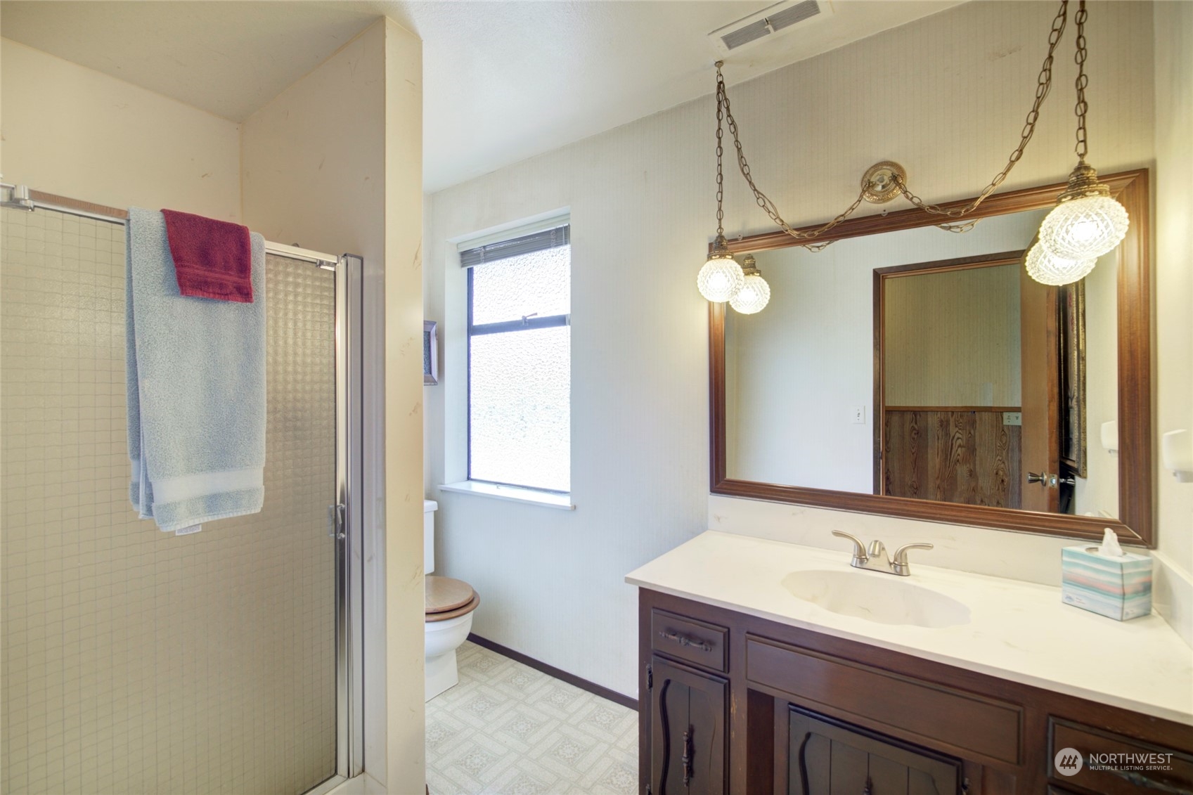 432 Olympic Avenue Edmonds, WA 98020 - Photo 24 of 34 a bathroom with a sink and a mirror