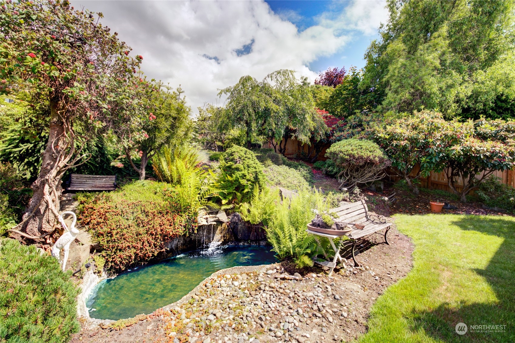 432 Olympic Avenue Edmonds, WA 98020 - Photo 30 of 34 a view of a backyard with plants and outdoor seating