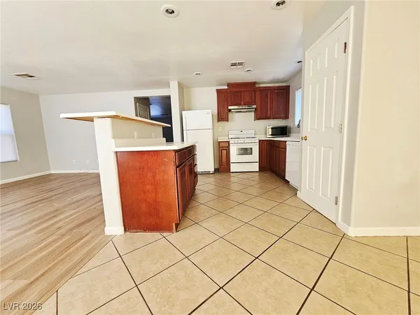 $1,900 | 6161 Wild Lilac Court, Las Vegas, NV 89141