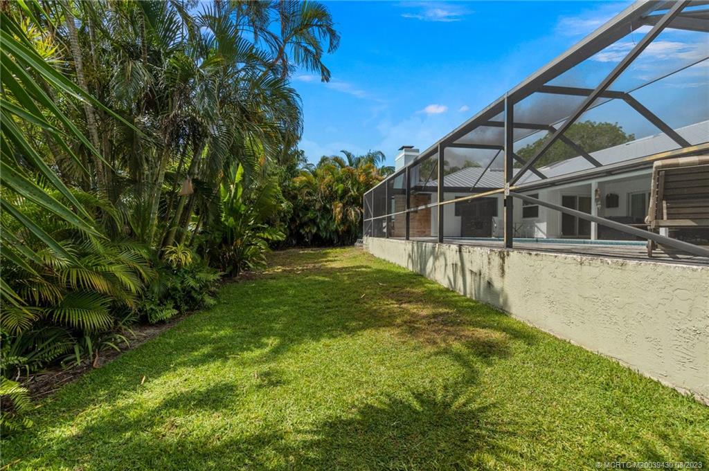 40 North River Road Stuart, FL 34996 - Photo 42 of 51 a view of an outdoor swimming pool