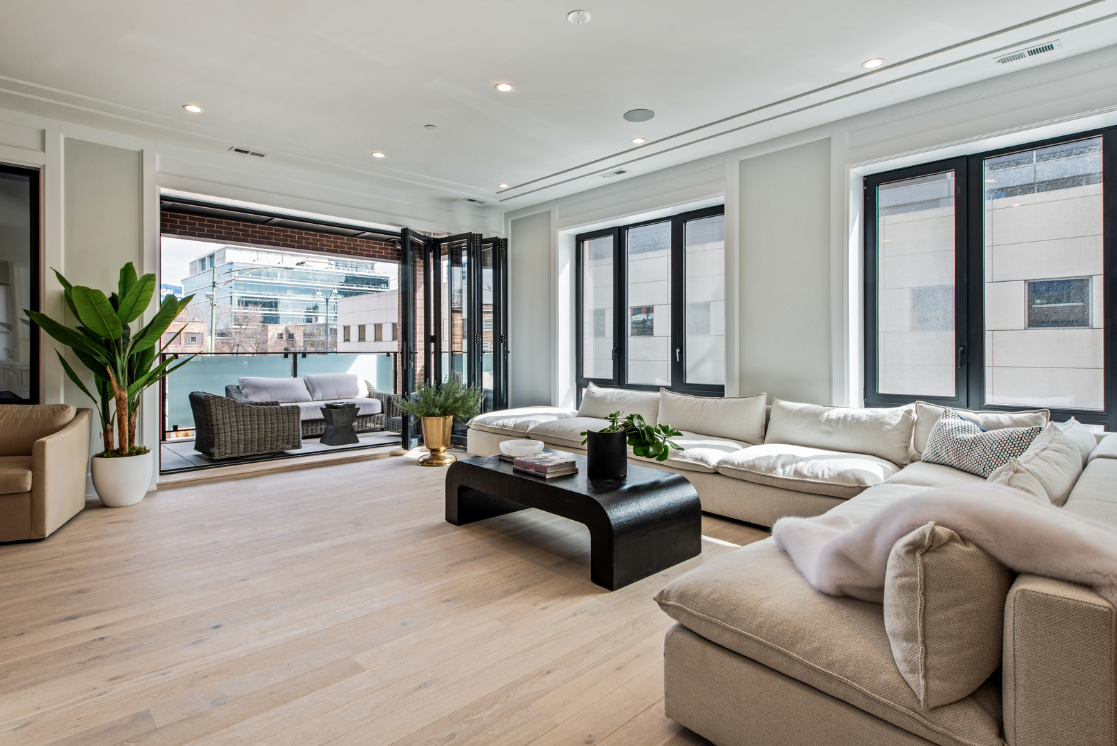 116 North Willard Court, Unit 301 Chicago, IL 60607 - Photo 9 of 38