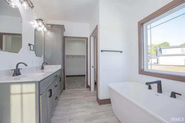 $475,000 | 3527 Sand Drive, Newburgh, IN 47630