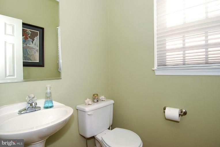 231 Little Quarry Road Gaithersburg, MD 20878 - Photo 27 of 30 Half Bath 1