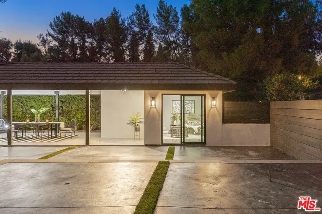 $4,199,000 | 4256 Tarzana Estates Drive, Tarzana, CA 91356