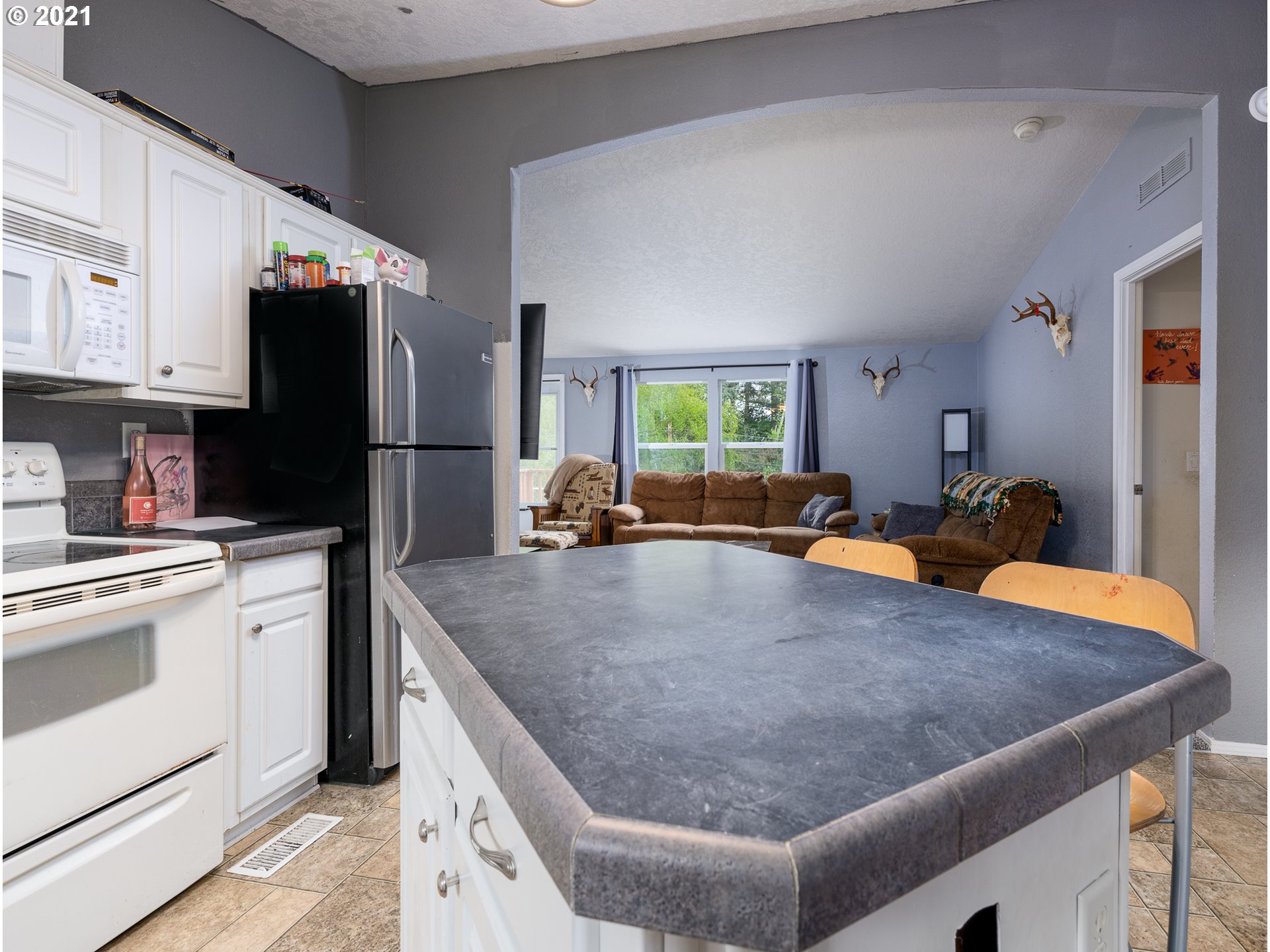 208 Hicks Road Castle Rock, WA 98611 - Photo 3 of 23 Gallery Image 3