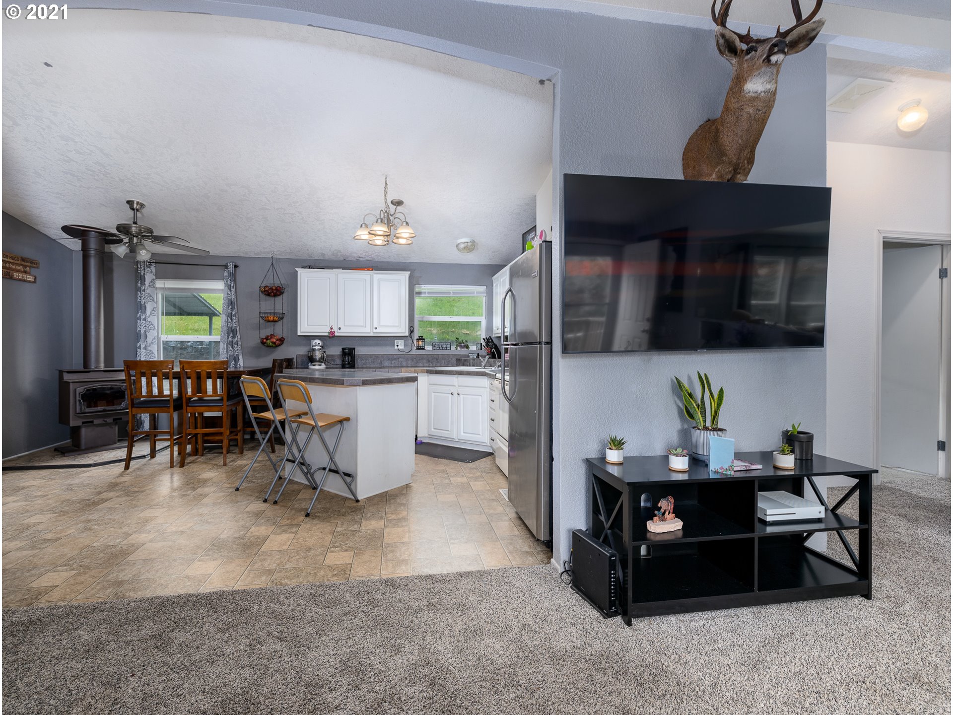 208 Hicks Road Castle Rock, WA 98611 - Photo 4 of 23 Gallery Image 4