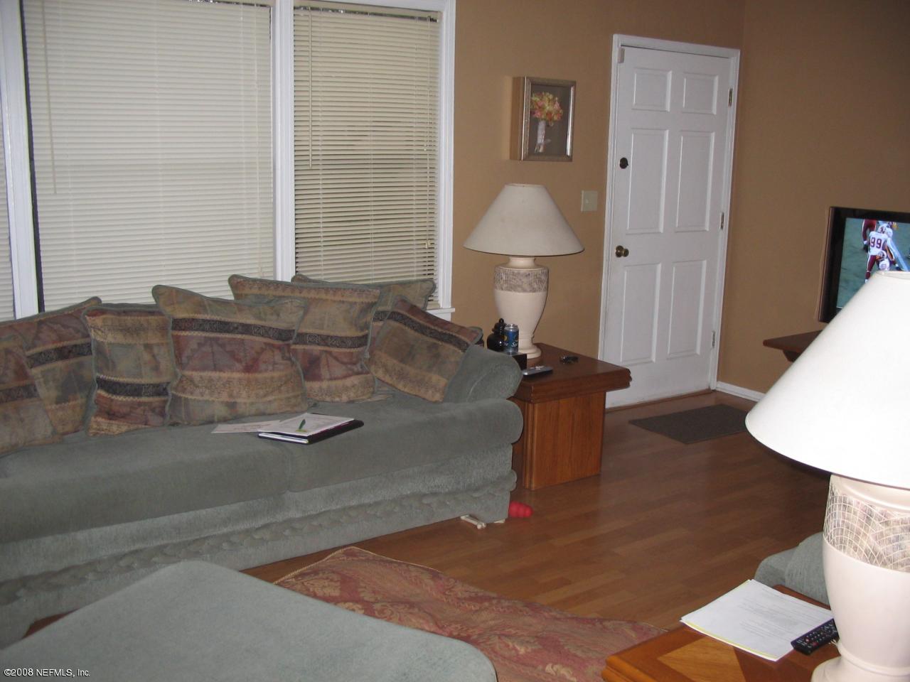 3771 Valley Road Jacksonville, FL 32207 - Photo 2 of 4 a living room with furniture