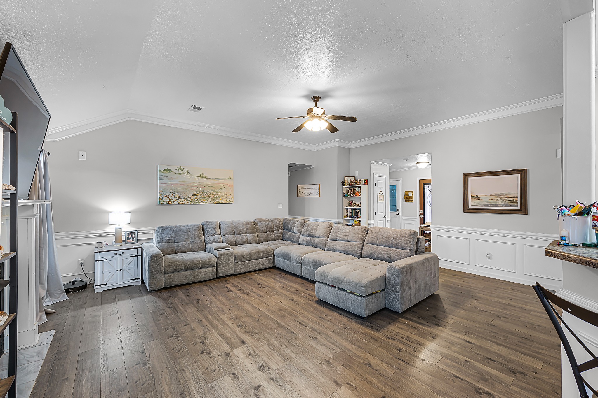 23 Matrix Cove Jackson, TN 38305 - Photo 4 of 16 a living room with furniture and a wooden floor